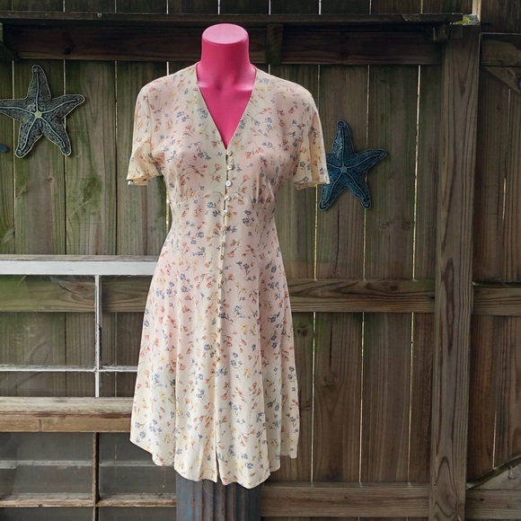 Liz Claiborne Studio Dresses & Skirts - 💕 Flirty Floral Button Down Dress Liz Claiborne 6